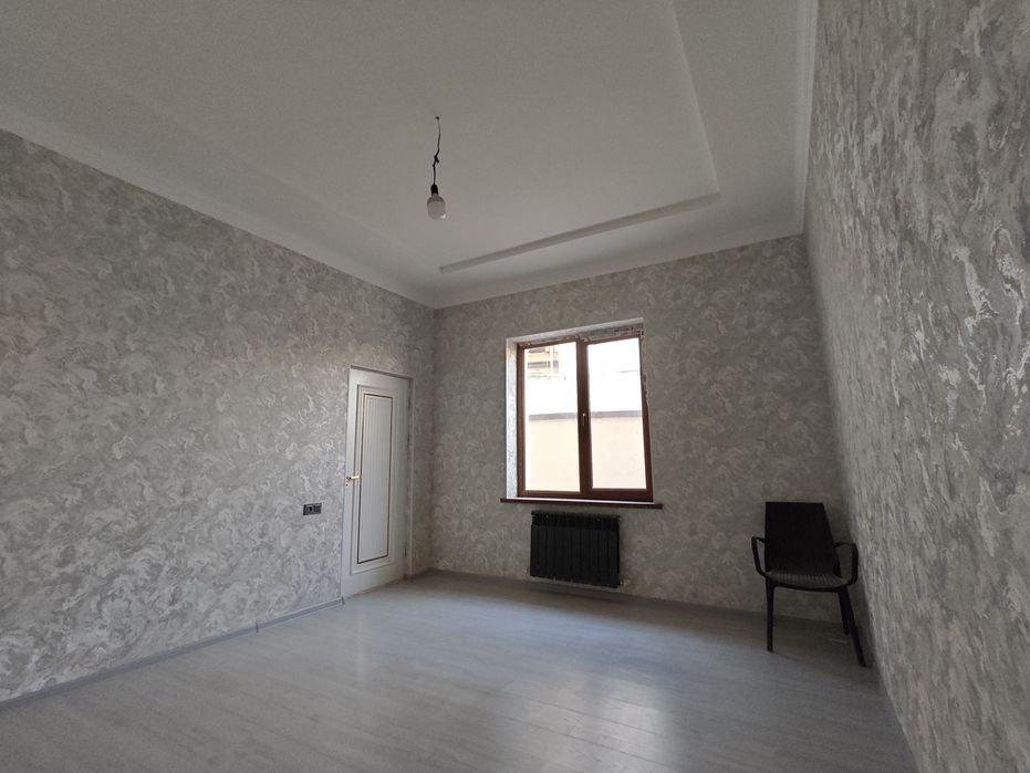 Уч кахрамон постидан 5 км шурода. Коттедж 5 хона 2 этаж