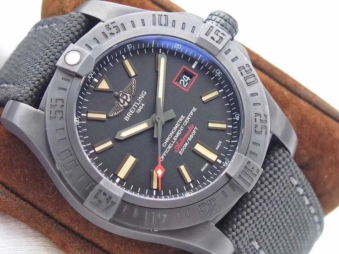 Breitling Avenger  44mmTF 2824 mecanism