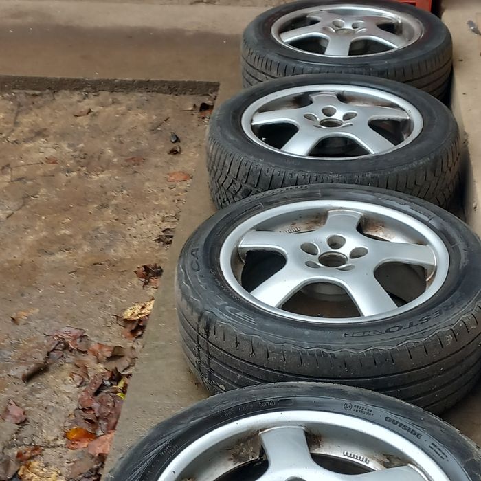 Vând  jante  cu cauciucuri pret 750lei