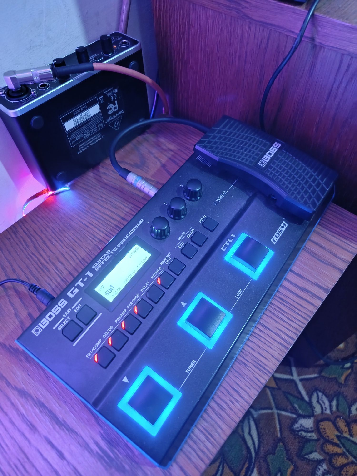 Гитарный процессор BOSS GT-1