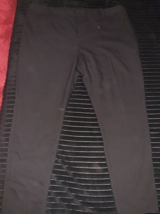 Vand pantaloni mărimi mari