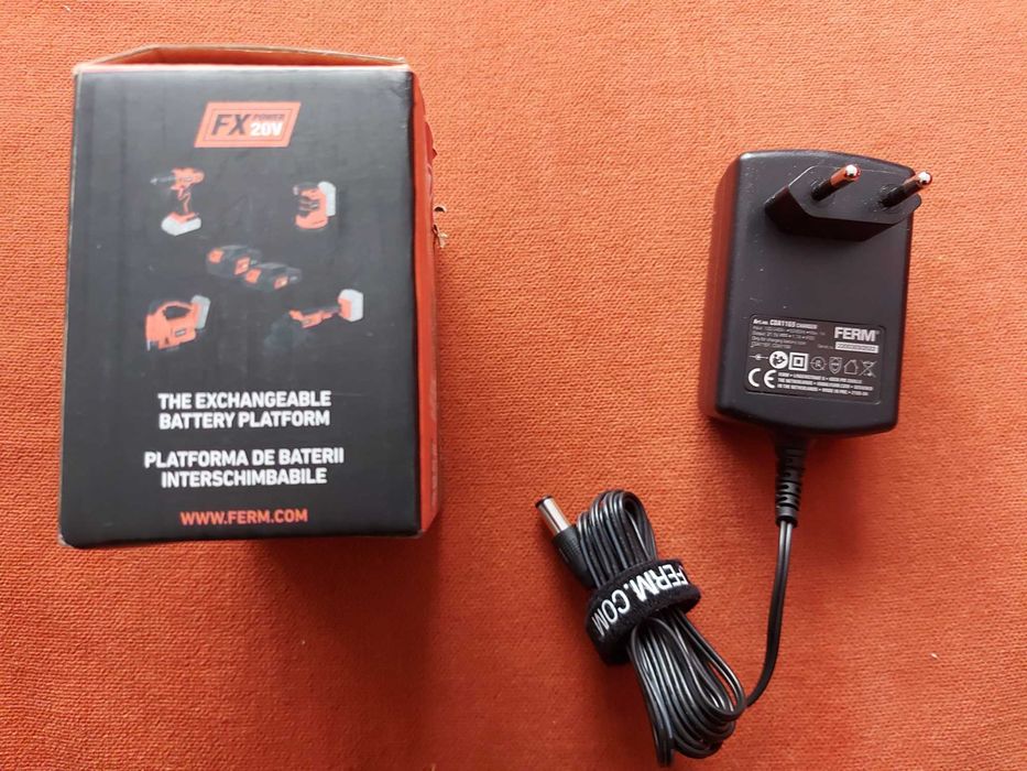 FERM incarcator acumulatori 20V, 4A sau 2A model CDA1169