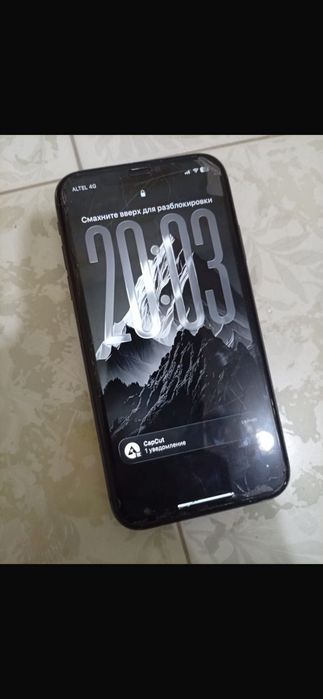 Продам айфон 11 телефон
