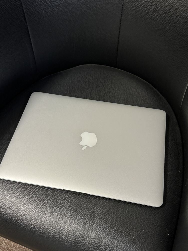 MacBook Air 13- inch 2014 / Intel 1.4 / 512 Gb / 4 Gb / Ca nou |
