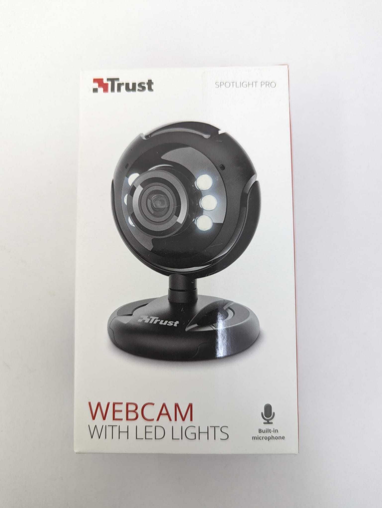 Webcam Trust cu microfon incorporat