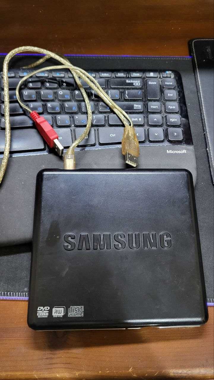 Внешний CD - ROM DVD RW Samsung USB для ноутбуков и компьютеров