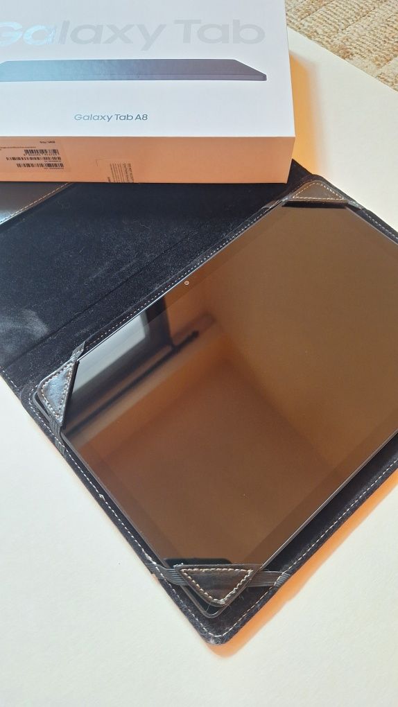 Таблет Samsung Galaxy Tab A8 + Калъф