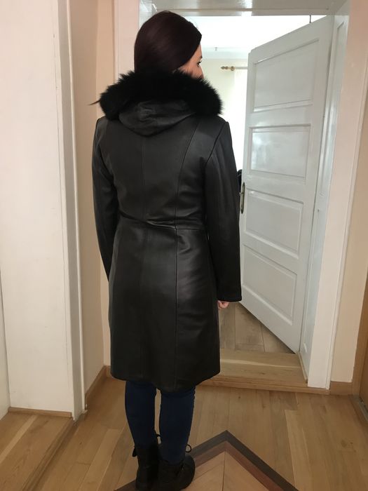 Haina de piele ca noua