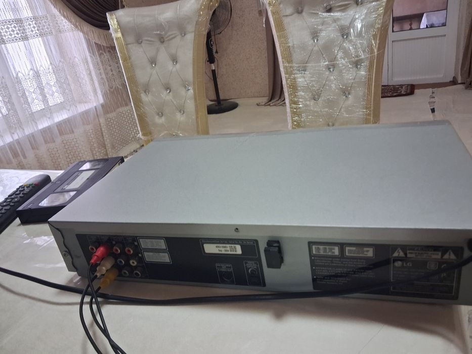 Видеомагнитофон LG
