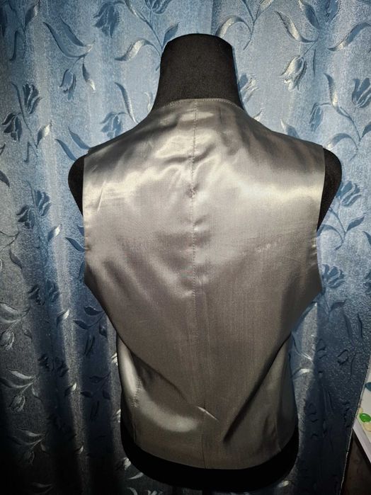 Костюм-тройка мужской из шерсти.