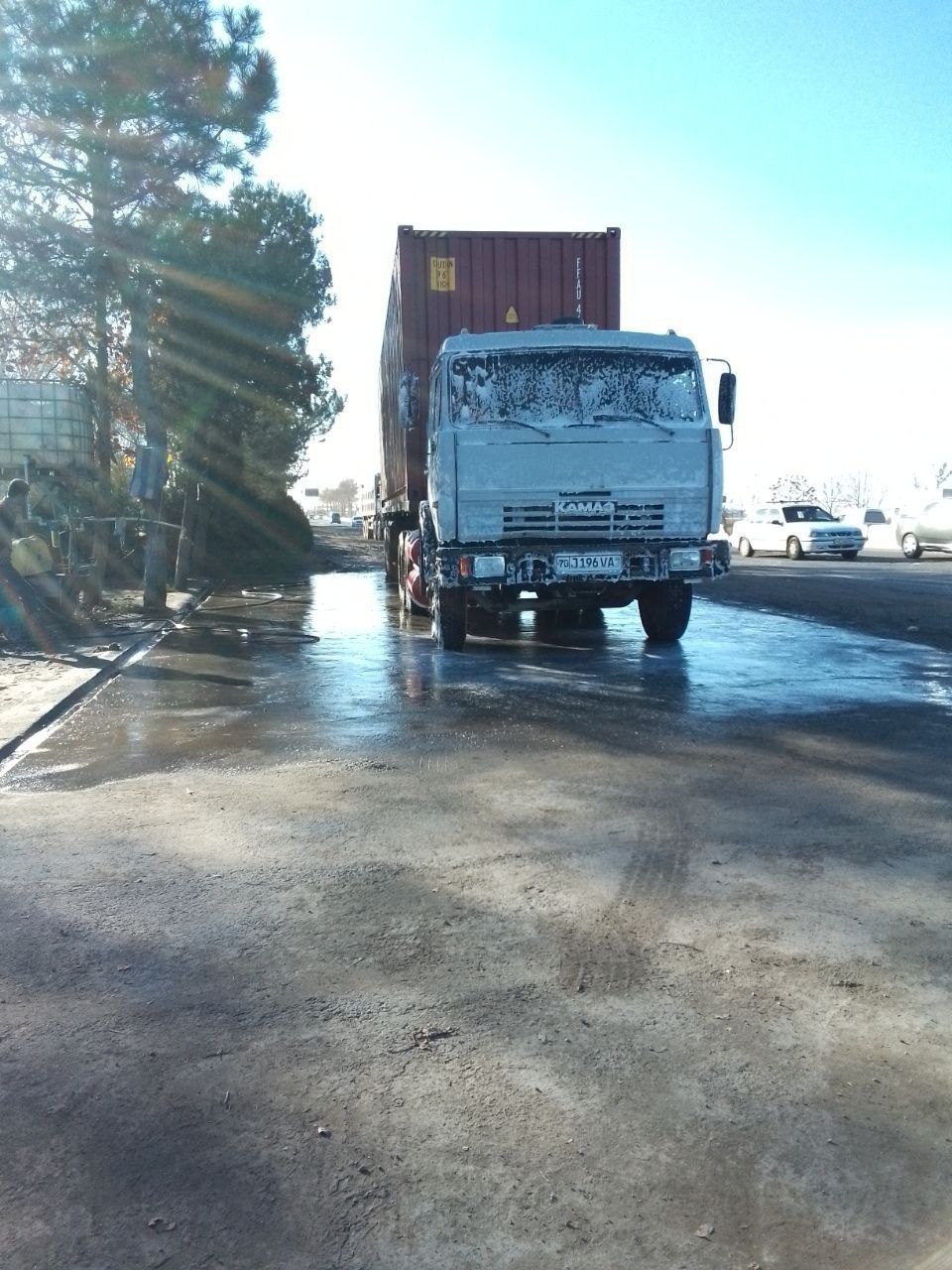 Kamaz tigach pritsepni bilan sotiladi euro