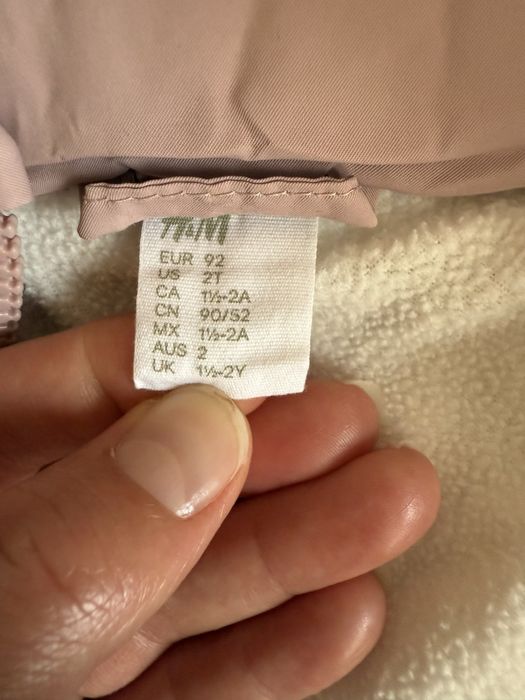 Бебешки и детски якета на марките hm и lcw.