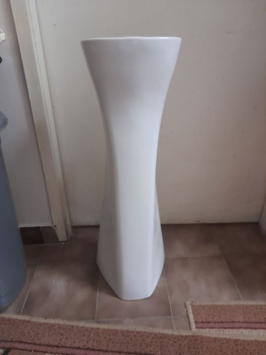 Порцеланов полупиедестал на VIDIMA модел Pergamon  и 2 ботуша за мивка