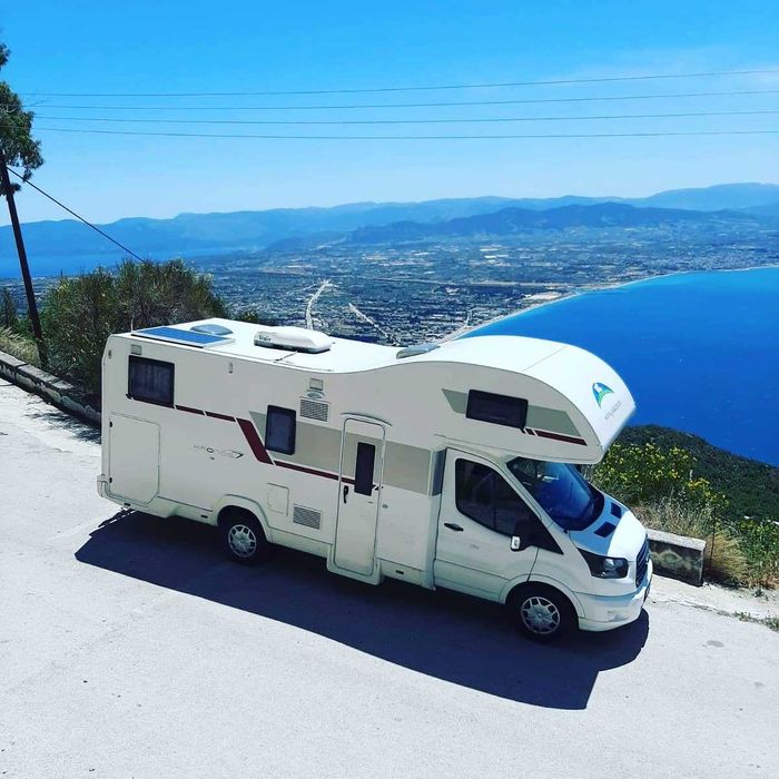 Inchiriere autorulota pentru 6 persoane cu preluare din Cluj Napoca