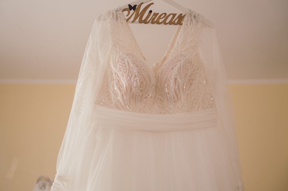 Rochie mireasa .