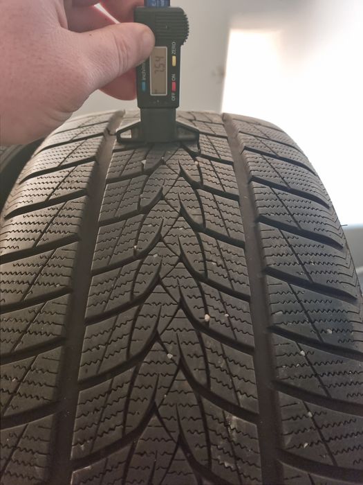 Anvelope 235/45 R19 99V