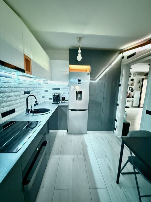 Vand apartament 3camere 84mp parcare propie inclusa