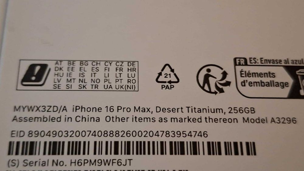 Cutie Iphone 16 Pro Max + Husa Nillkin Super Frosted Shield Pro