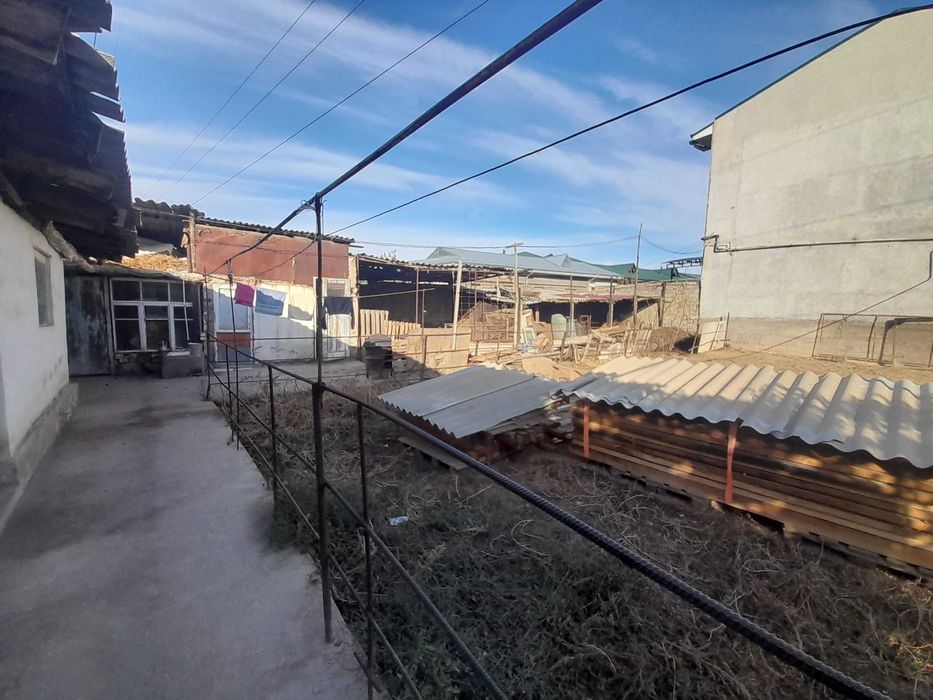 7..3 сотих 8 комнат Участка Яшнабадский район 1 линия Хороший Локация