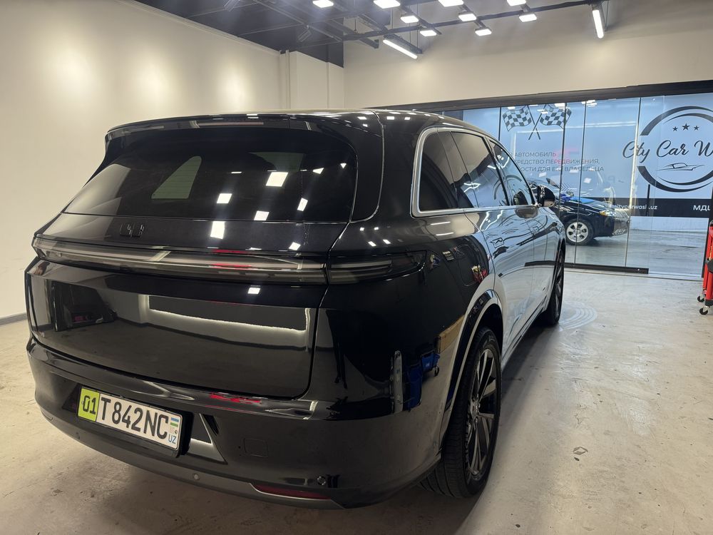 Li 7 pro rangi qora