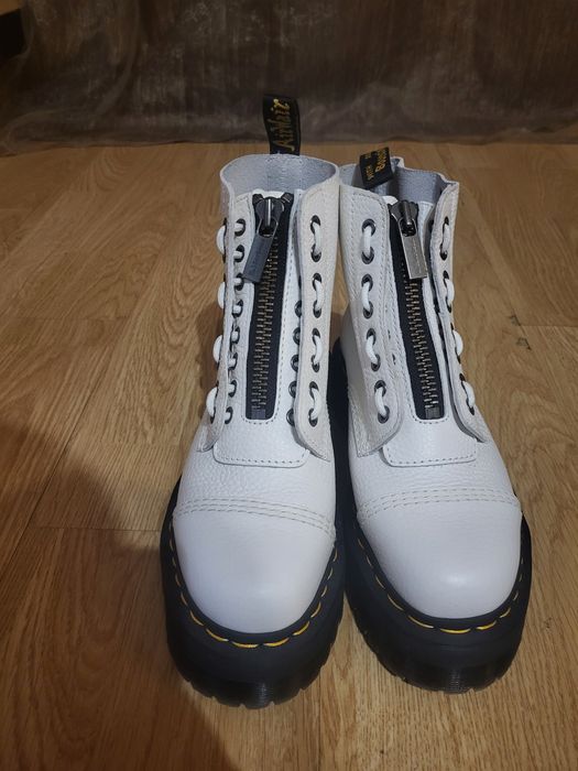 Bocanci Dr Martens,albi,masura 39.