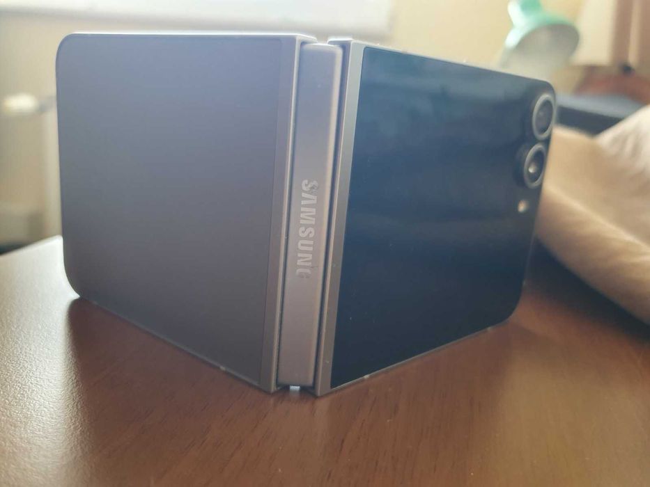 Телефон Samsung flip 6