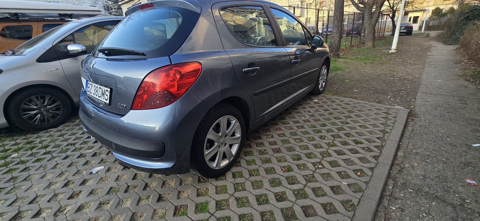 Vând Peugeot 207