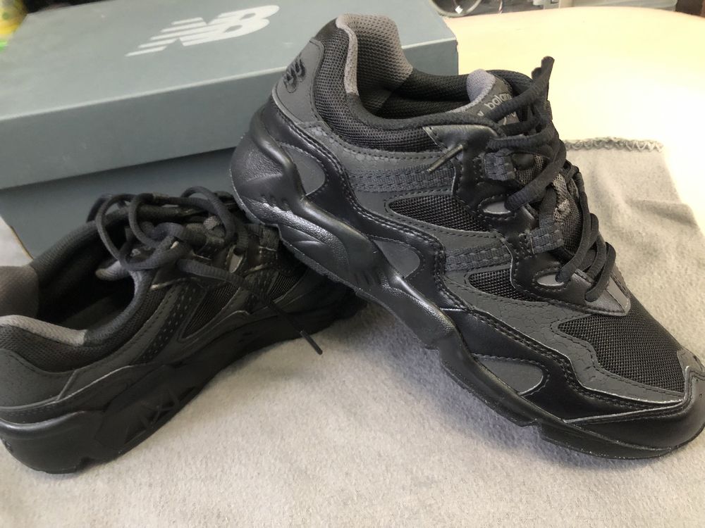 Vând adidași New Balance 850