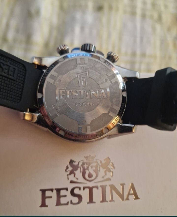 Часовник Festina