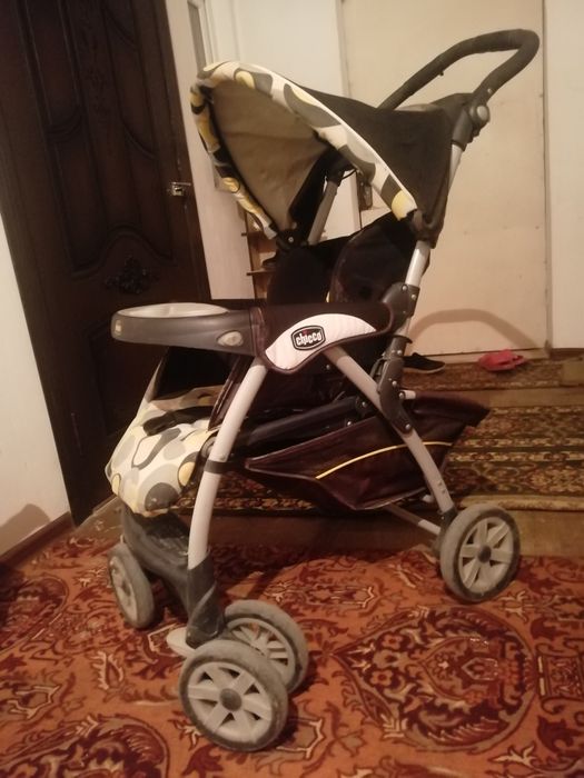 Детская коляска фирмы chicco