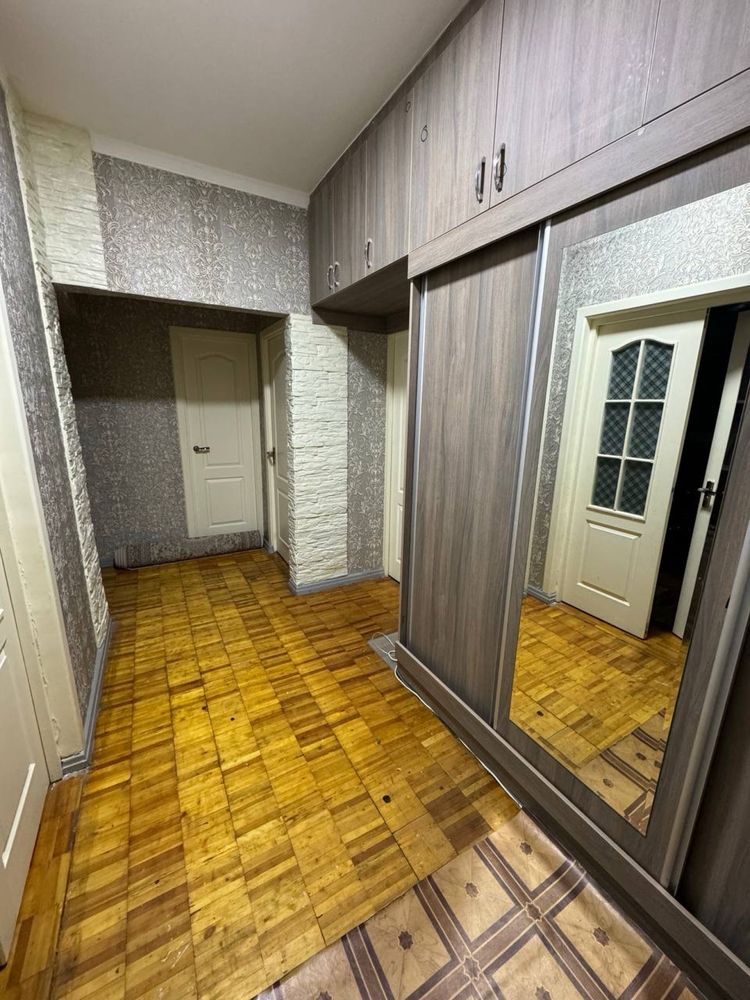 Продается 4 комнатная квартира. Мирзо Улугбекский район. Массив ТТЗ-4