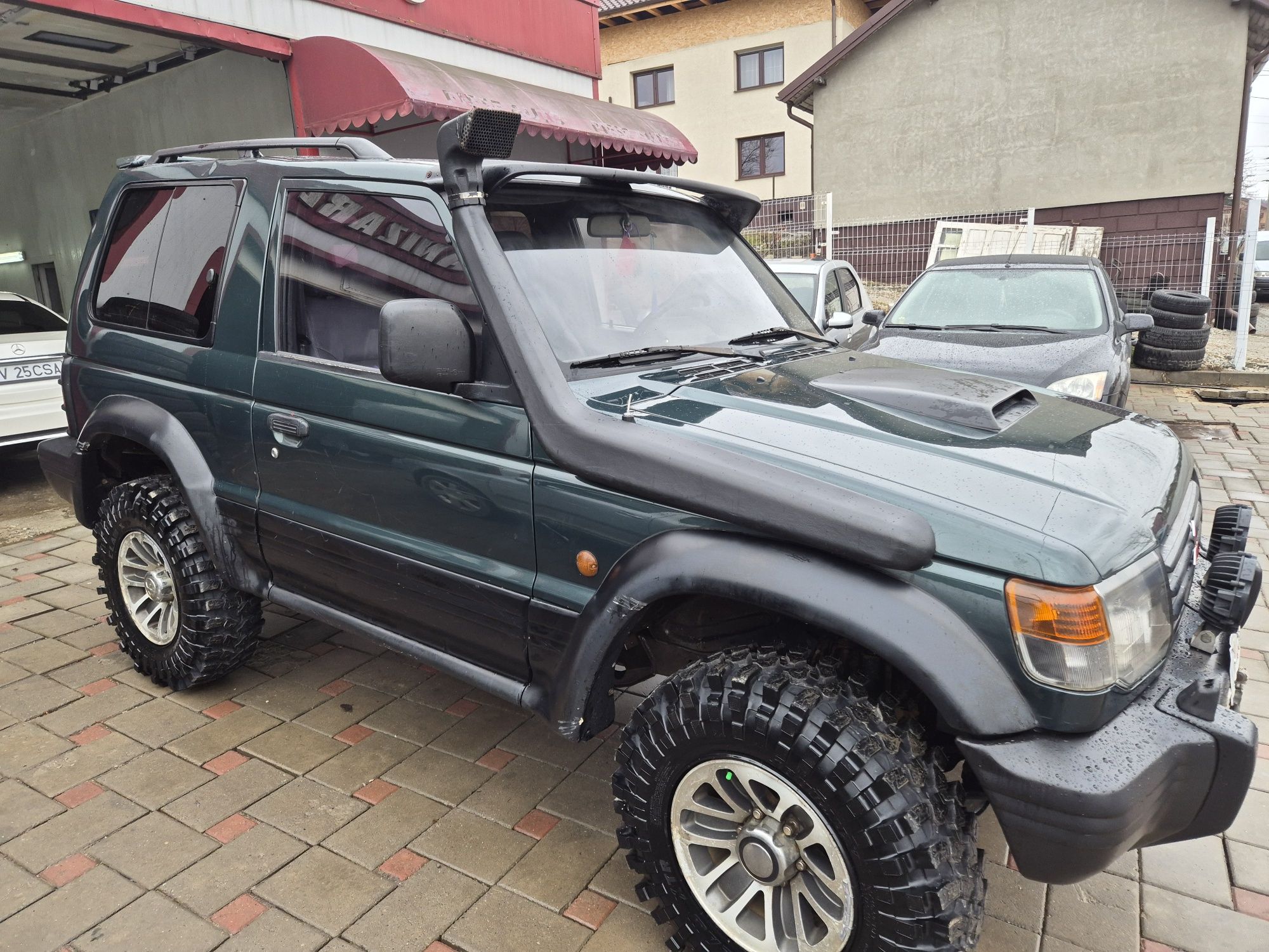 Vând Mitsubishi Pajero sport