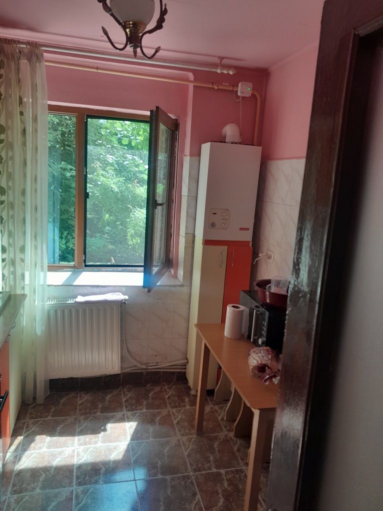 Apartament zona bună, aproape de școală,de market