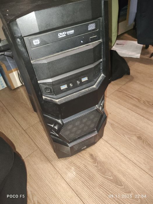 Полу рабочи компьютер