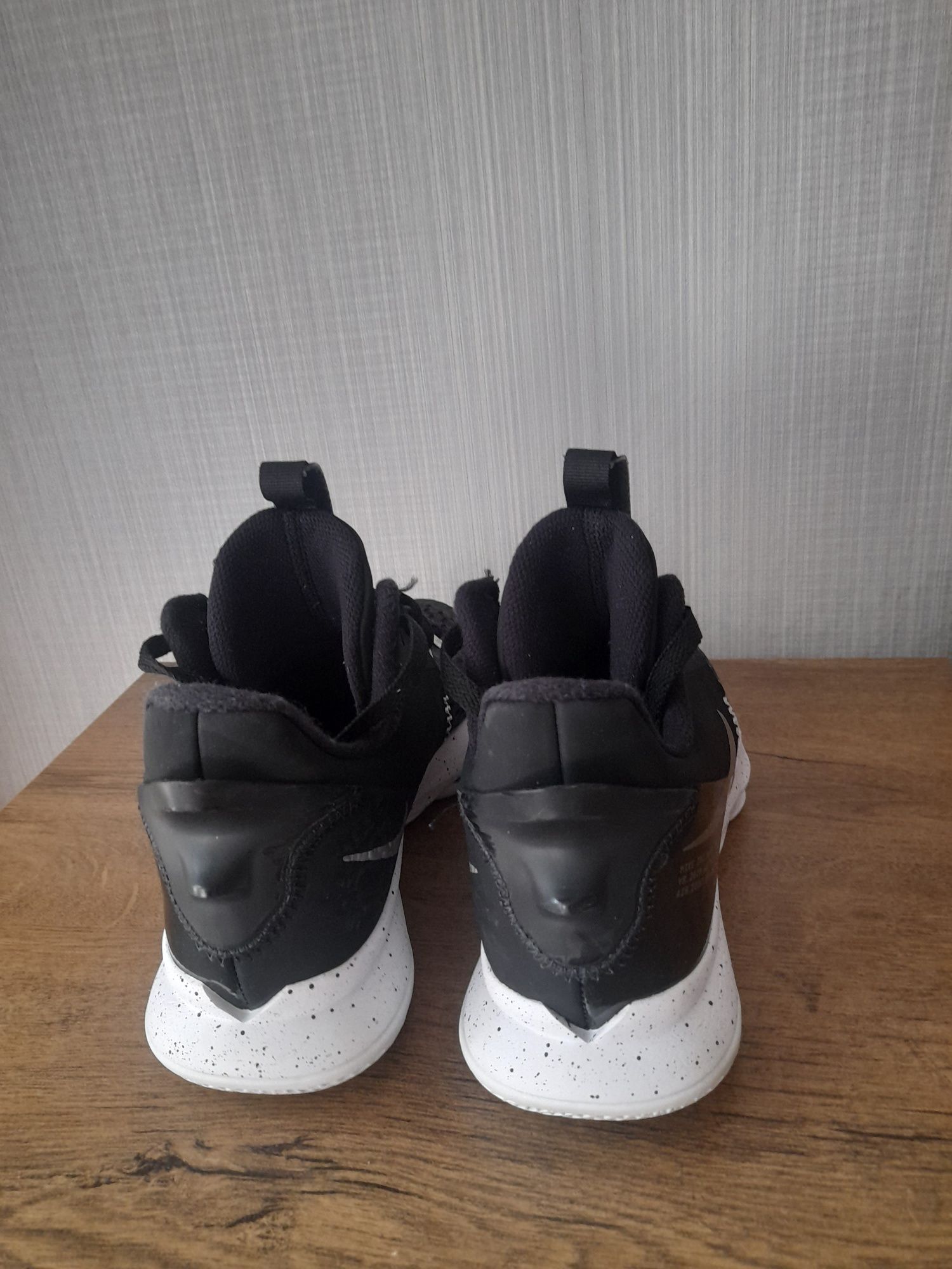 Nike LeBron кецове 43 номер.