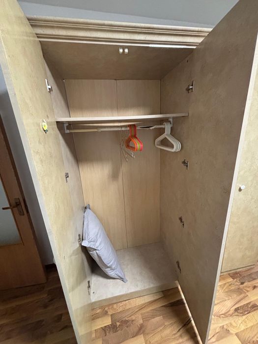 Vand urgent dulap cu oglinzi