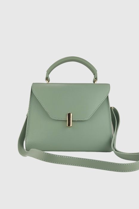 НОВО! ЛИКВИДАЦИЯ! Стилна твърда дамска чанта с лъскава закопчалка