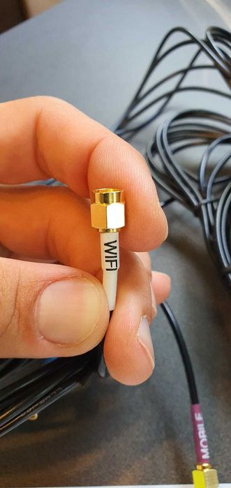 Teltonika Industrial 5G Router si antena retelistica MIMO GNSS IP67