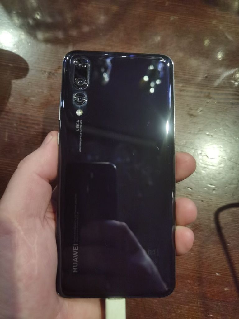 Отличный Huawei p20pro