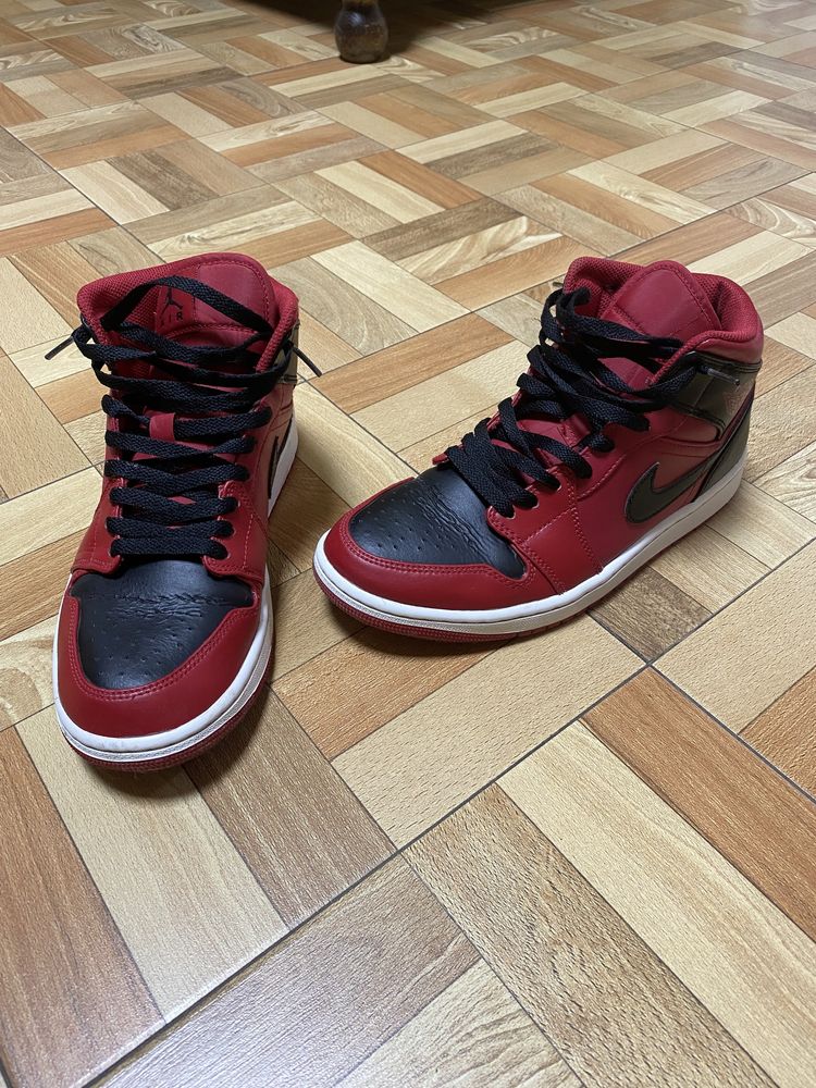 Adidasi Air Jordan 1 Mid