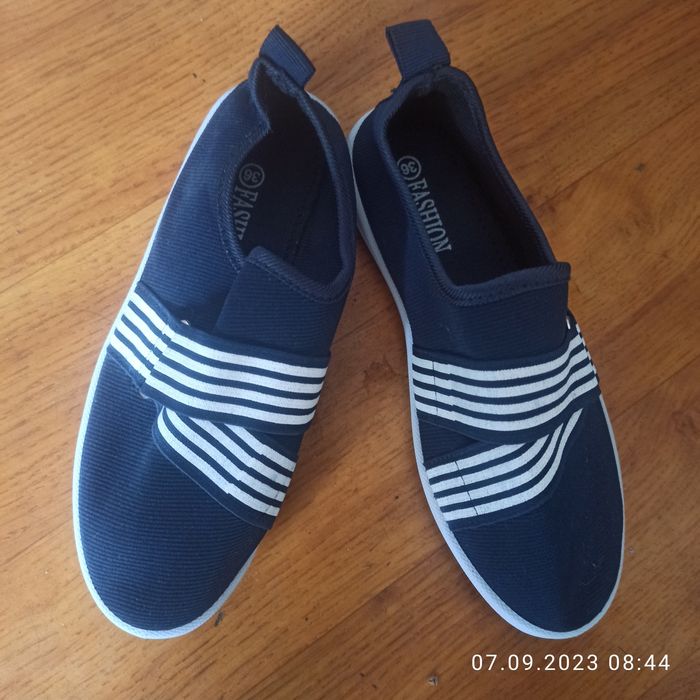 Обувь новая 2000 тг 35 р