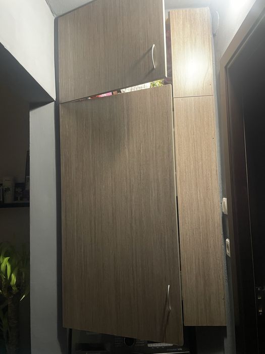 Usi din pal gri pentru debarale sau alte spatii