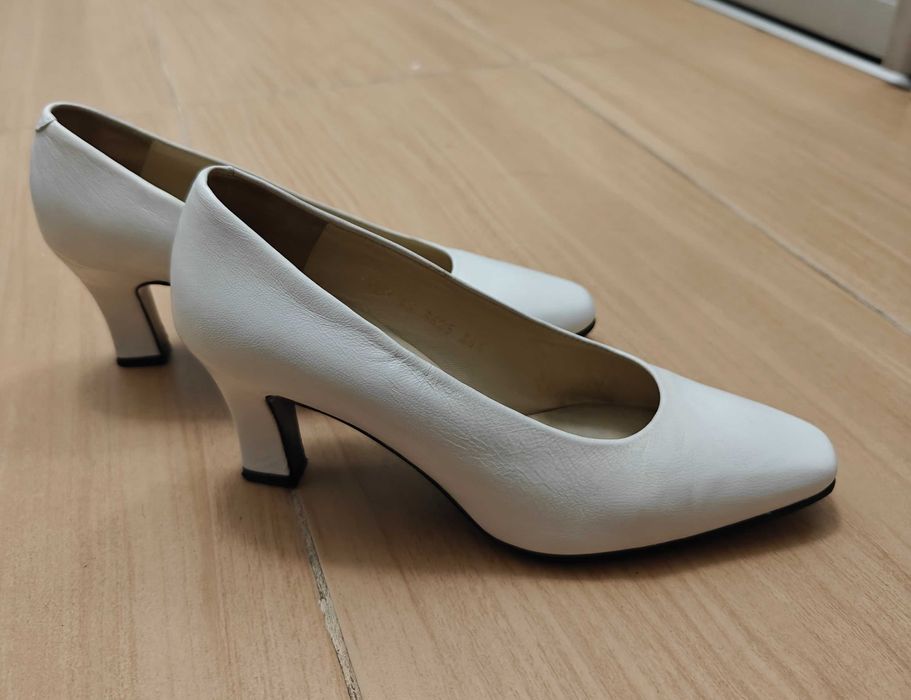 Туфли Carvela белые кожаные 36.5 размера