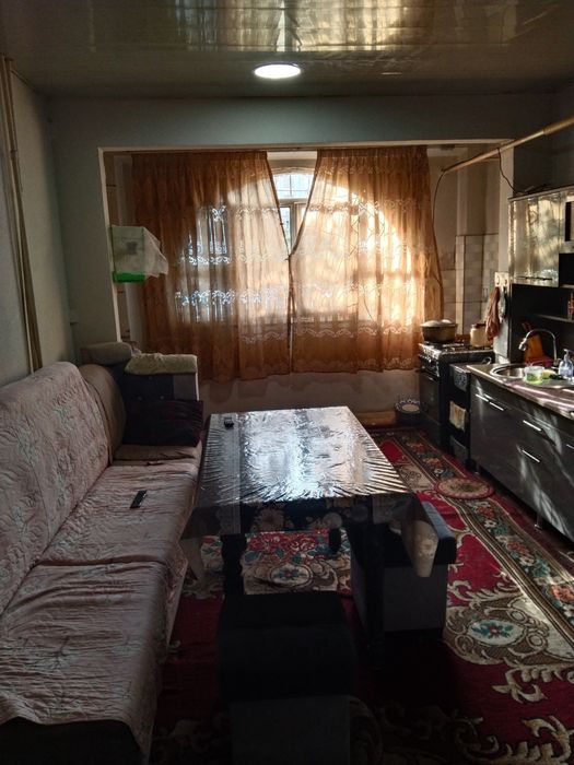 Sergeli stroitel metro 12 bekat yaqinida 4 xonali kvartira sotiladi