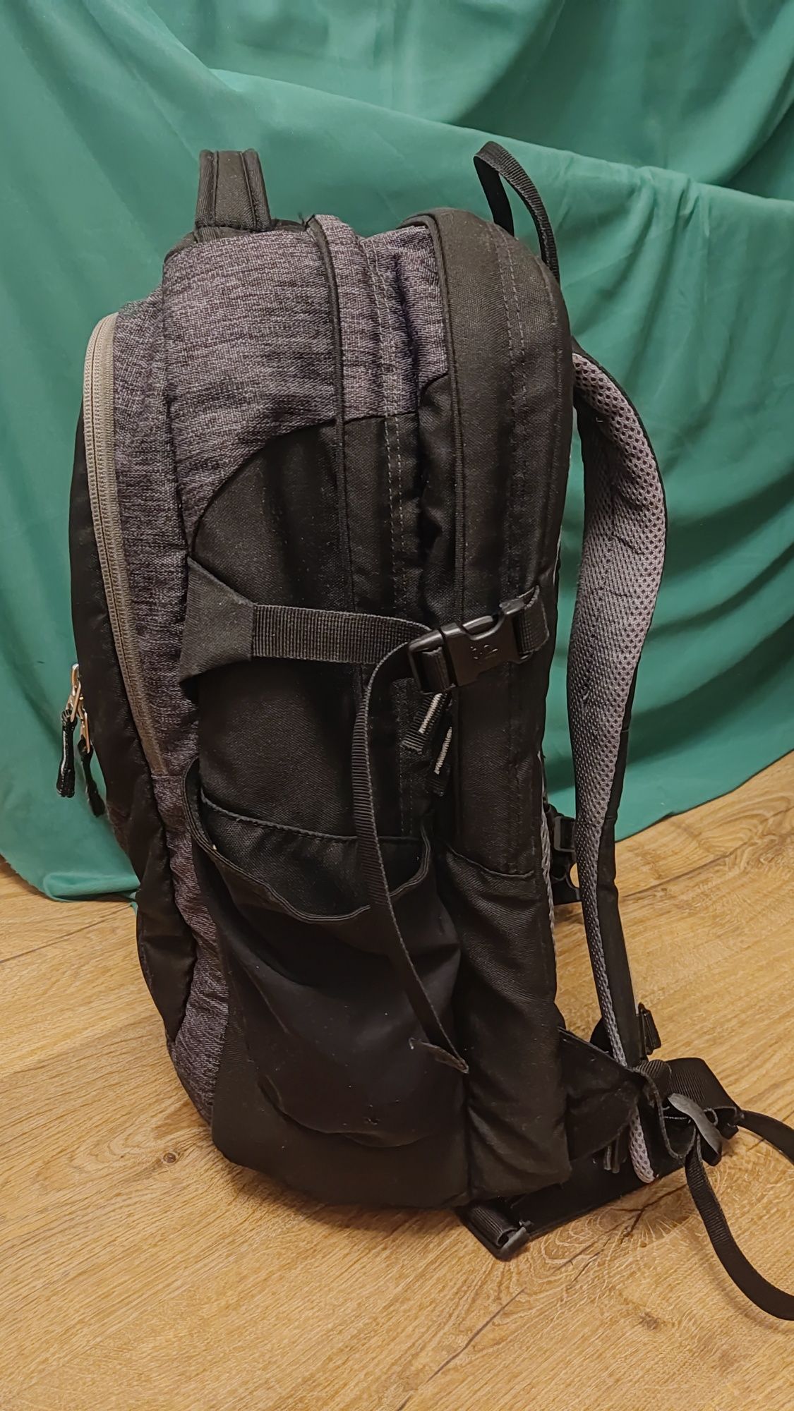 Раница Deuter Giga Pro, 30L, градски номади, леки преходи
