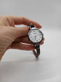 Дамски часовник Fossil с каишка от естествена кожа