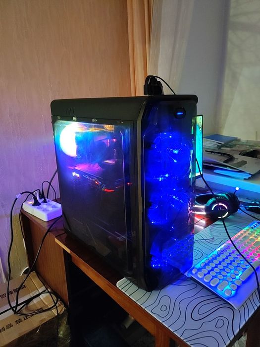 Игровой компьютер системный блок в идеальном состоянии