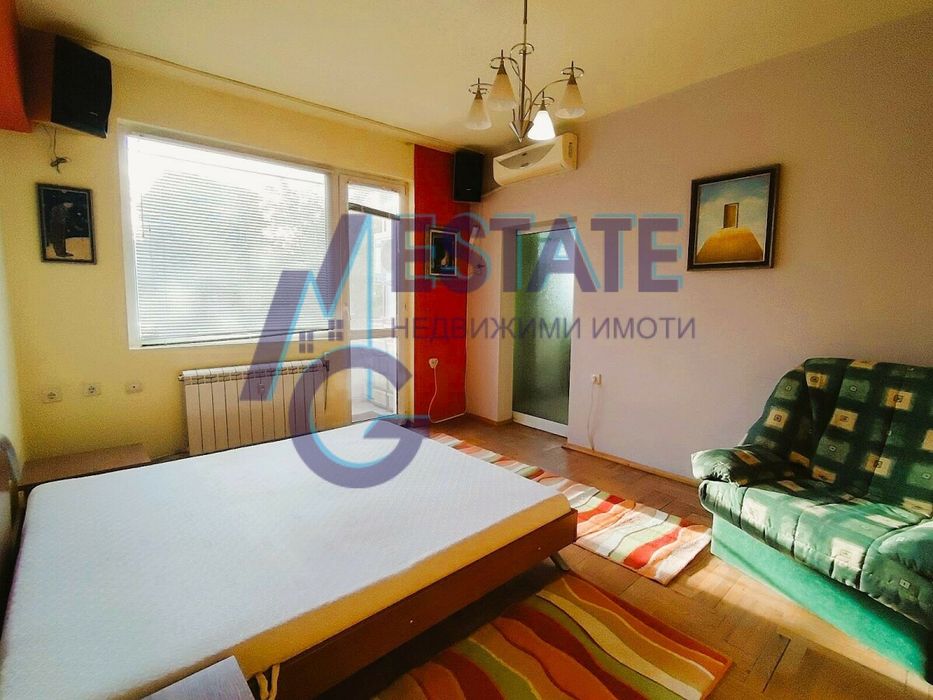 Двустаен апартамент с отделна кухня в жк.Лазур, гр.Бургас