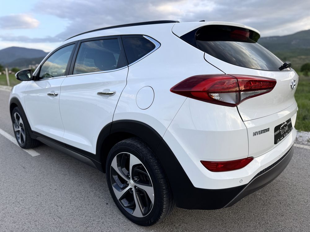 Hyundai Tucson 2.0 CRDi 4WD / FULL / NAVI / CAMERA / PANORAMA
