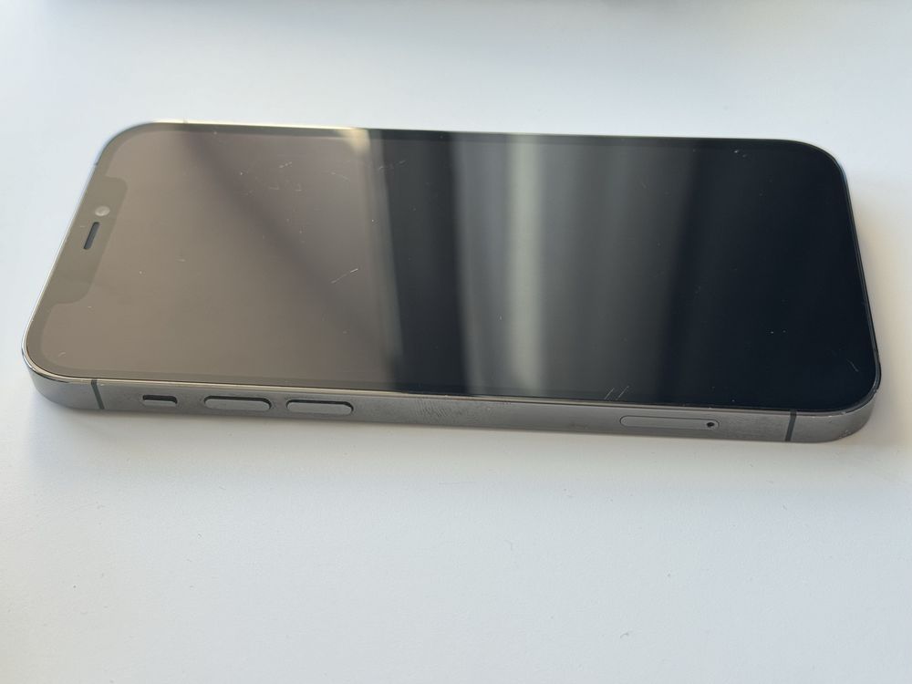 iPhone 12 Pro Graphite 128GB + оригинален кабел и кутия